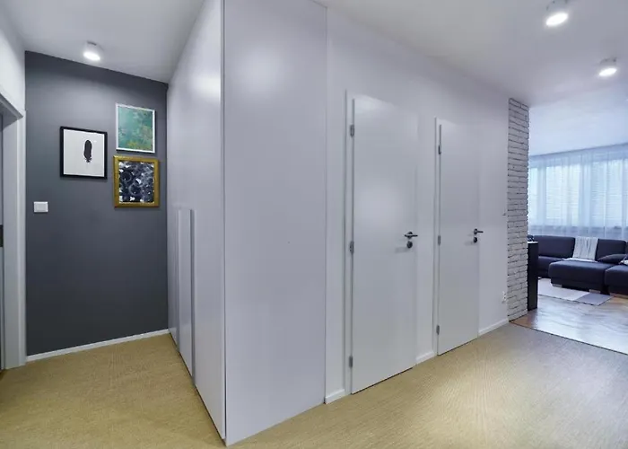 House Demaenova Lägenhet